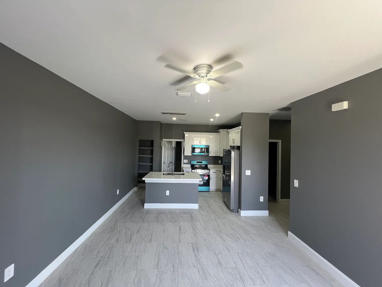 3 bed, 1179 sqft, $1,900 — Photo 2