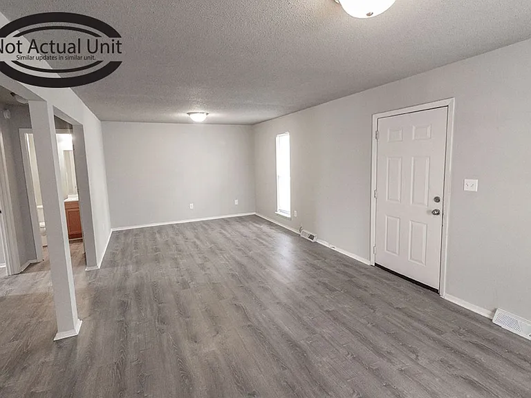211 Wheaton Ct — Photo 3