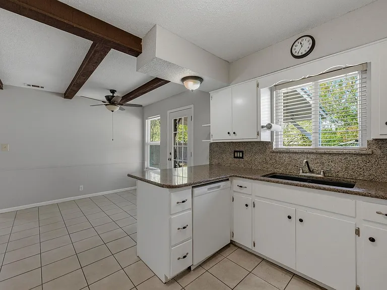 5704 Cedardale Dr — Photo 9