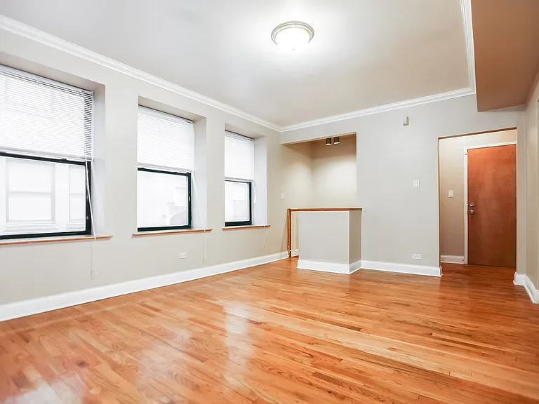7211 S Yates Blvd #1B — Photo 2