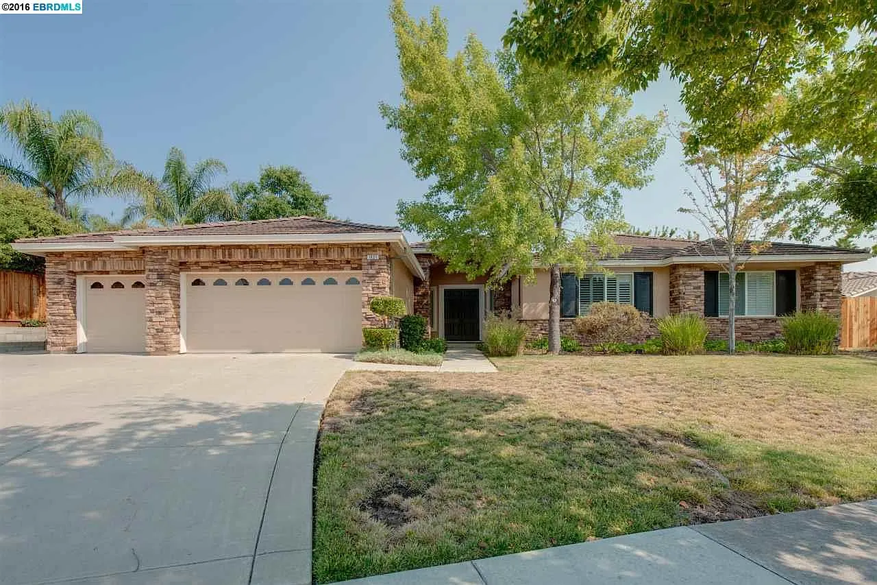1821 Castellina Dr photo 1