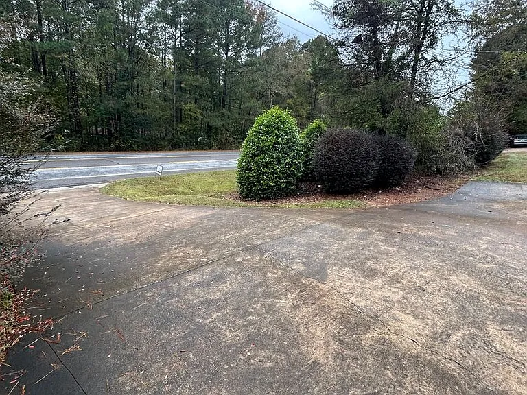1585 Cedar Shoals Dr — Photo 2