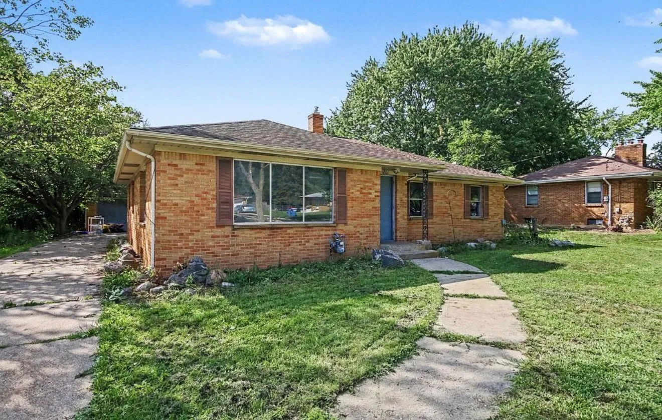 3 bed, 1.5 bath, 1550 sqft, $2,300 — Photo 2