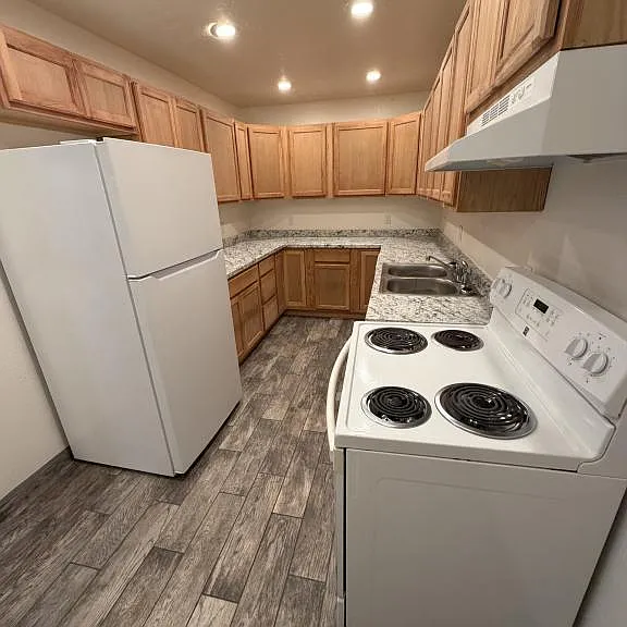 383 2nd Ave — Photo 3