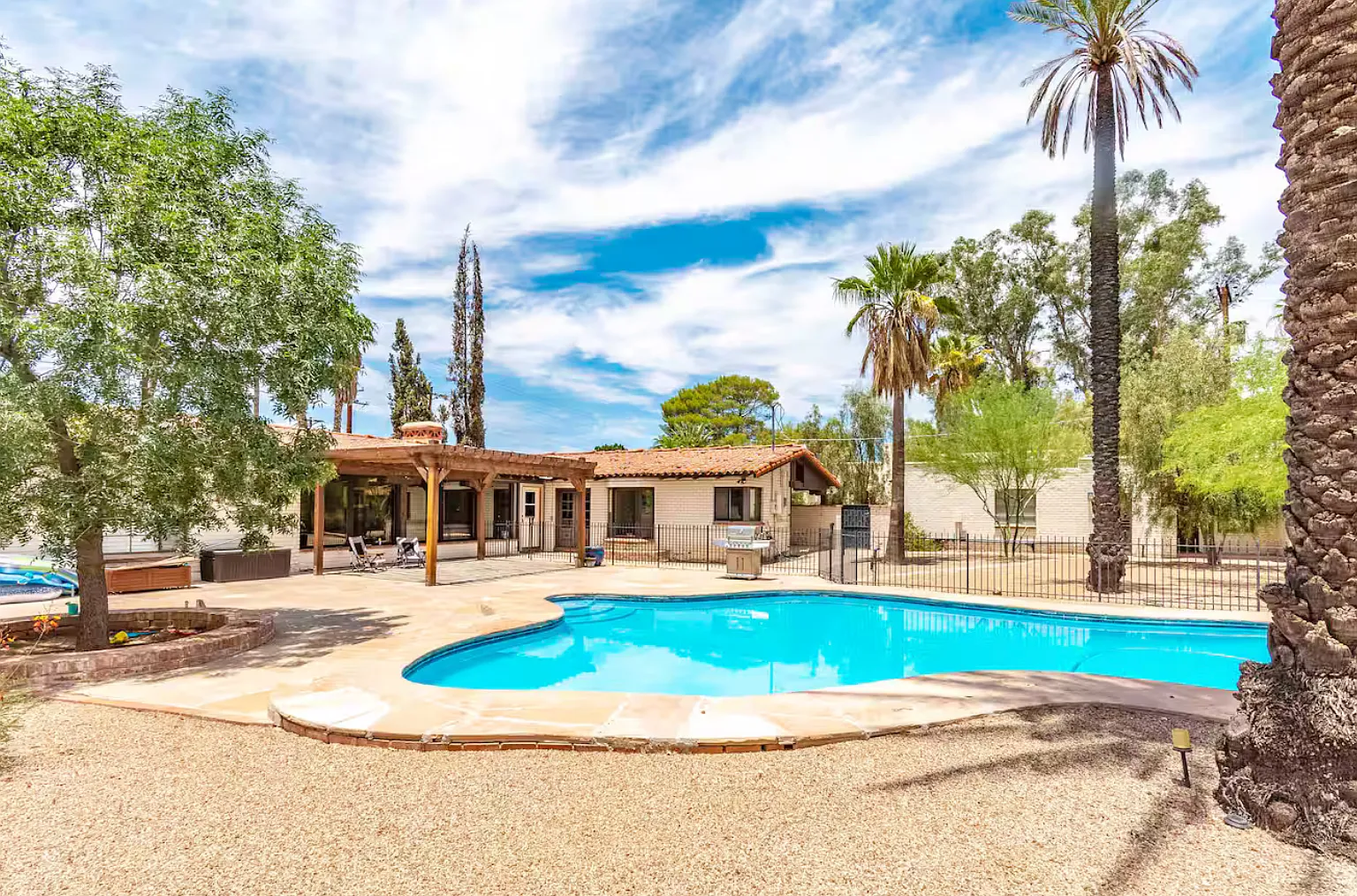 5 bed, 3400 sqft, $4,300 — Photo 1