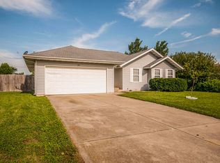 613 S McKee St, Republic, MO 65738