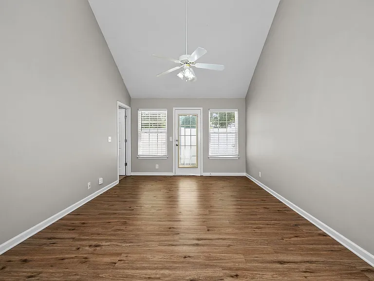 113 Lancaster Gate Pl — Photo 16