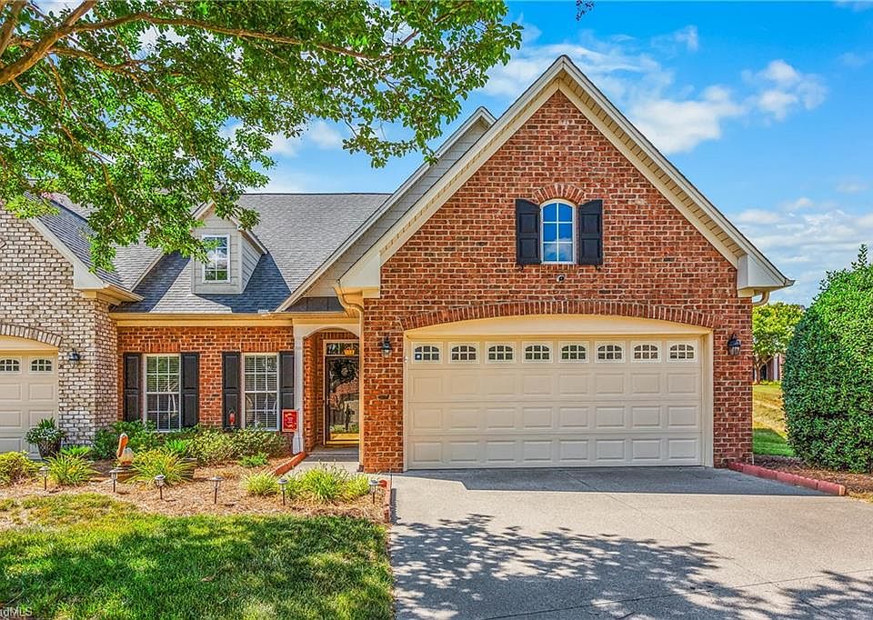 1st image of 905 Pelican Ln