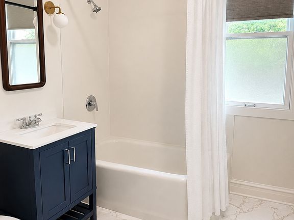 5th image of 240 Forest Ave #1