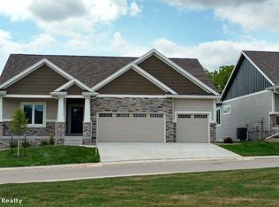 891 S 92nd St, West Des Moines, IA 50266