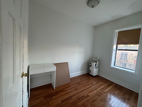4th image of 314 Bedford Ave APT D2