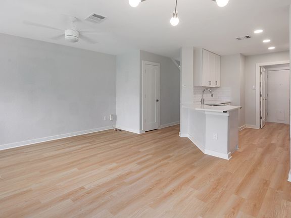 5th image of 5303 Roosevelt Ave #B