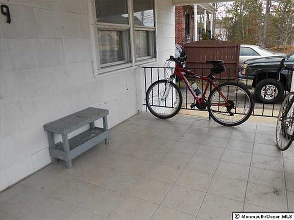 2nd image of 559 Warren Ave