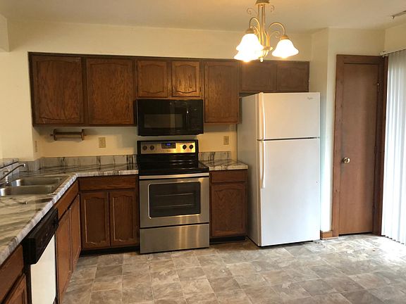 3rd image of 202 Bridgewater Dr #202