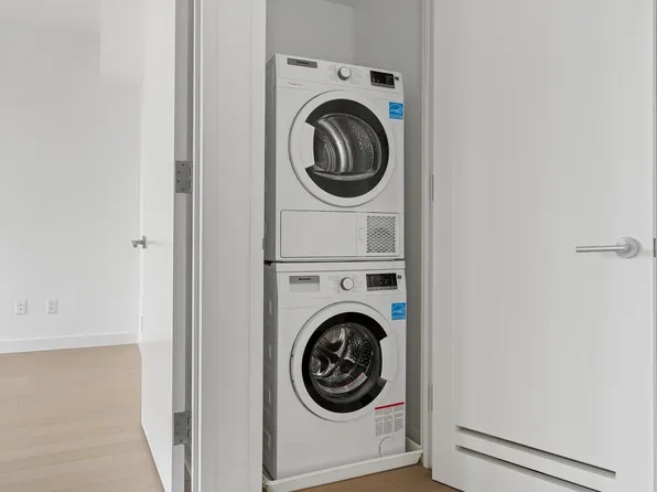 310 Livingston Street image 7 of 7