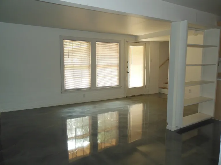 1005 Houston St — Photo 7