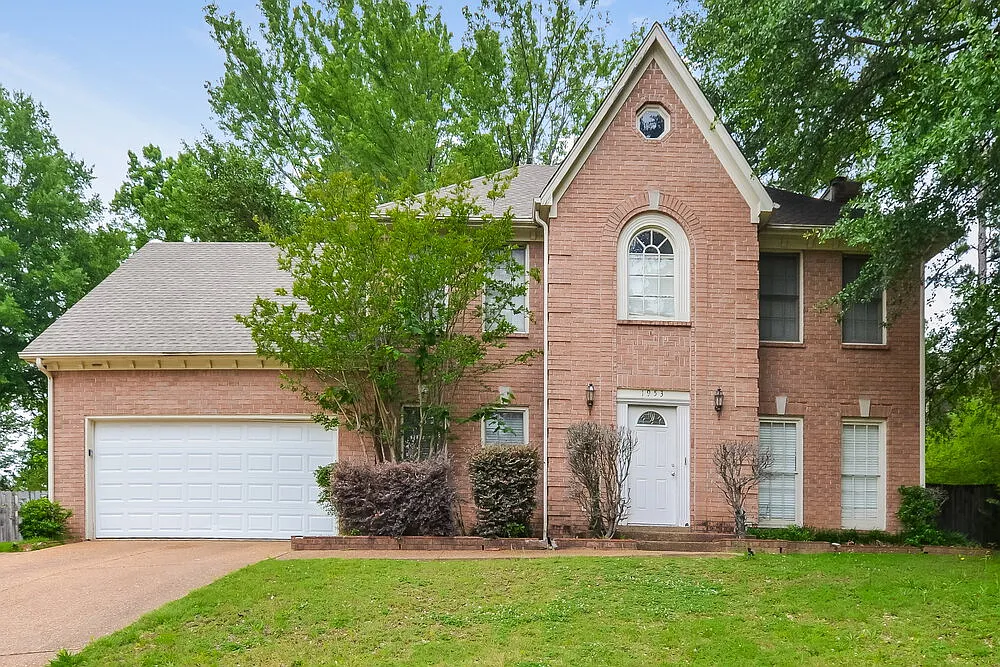 3 bed, 2.5 bath, 2426 sqft, $2,070 — Photo 1