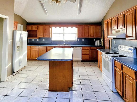 3rd image of 1205 Hackwood Dr