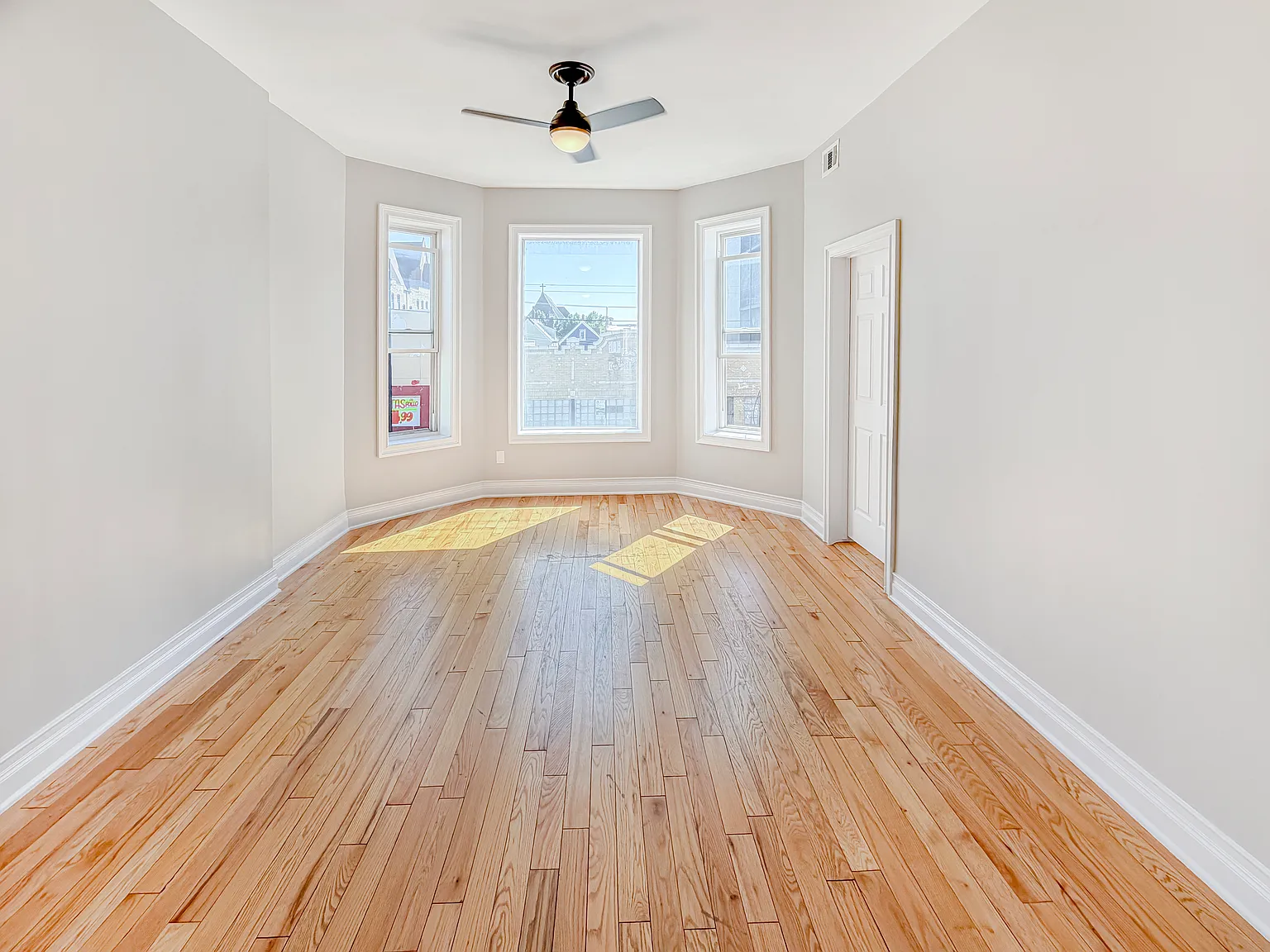3 bed, 1200 sqft, $1,850 — Photo 2