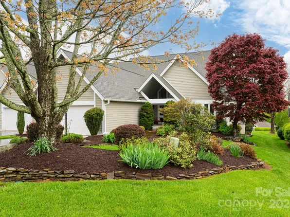 150 Overlook Dr, Flat Rock, NC 28731