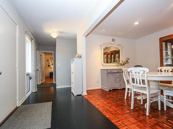 3rd image of 1105 Scarborough Way