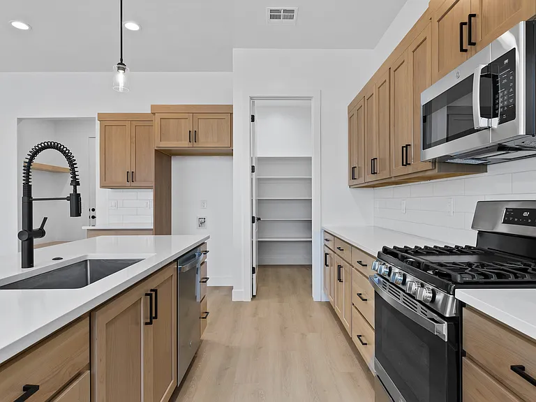 Pantry & Kitchen