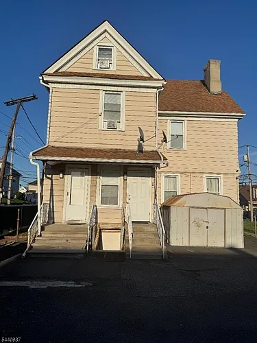 274 E 18th St Photo 1