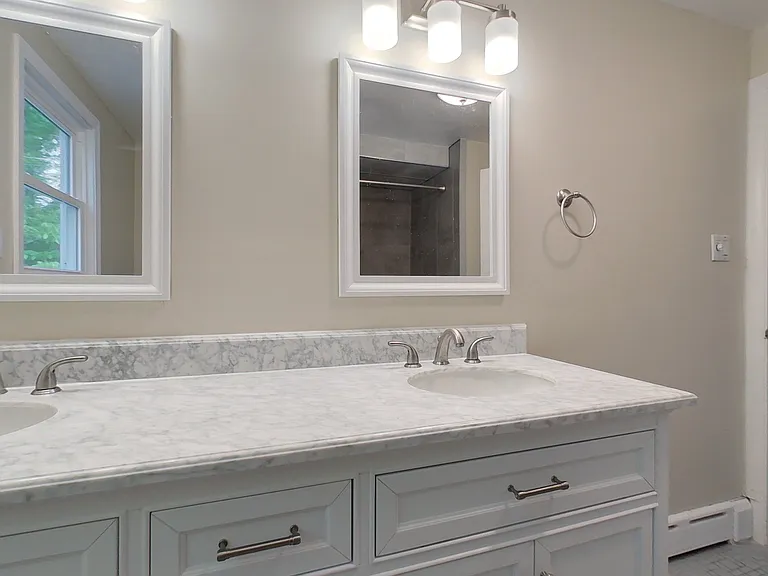 2355 Shepard Ave — Photo 11