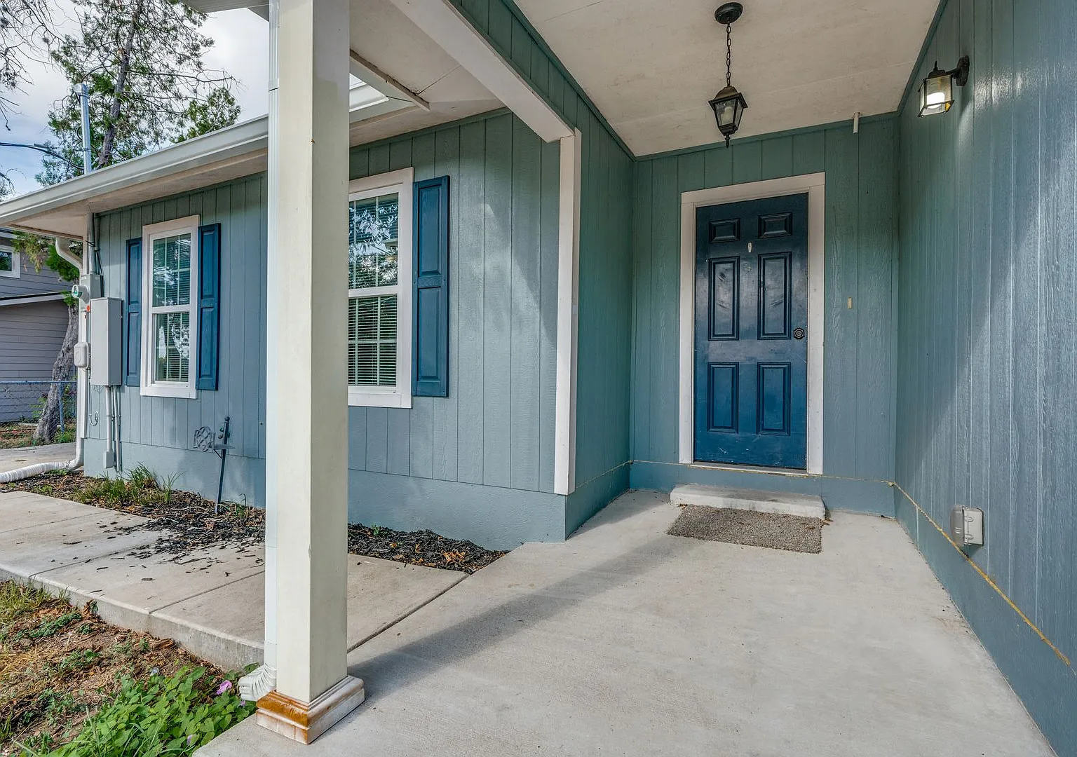 Beautiful 3 - Bedroom One Story Home in Seguin Tx — Photo 1