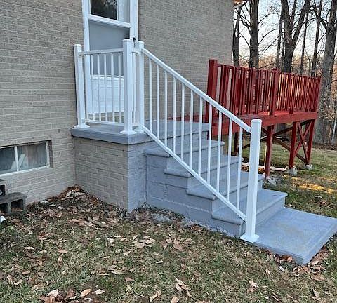 Steps to deck and kitchen door