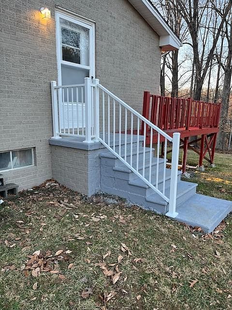 Steps to deck and kitchen door