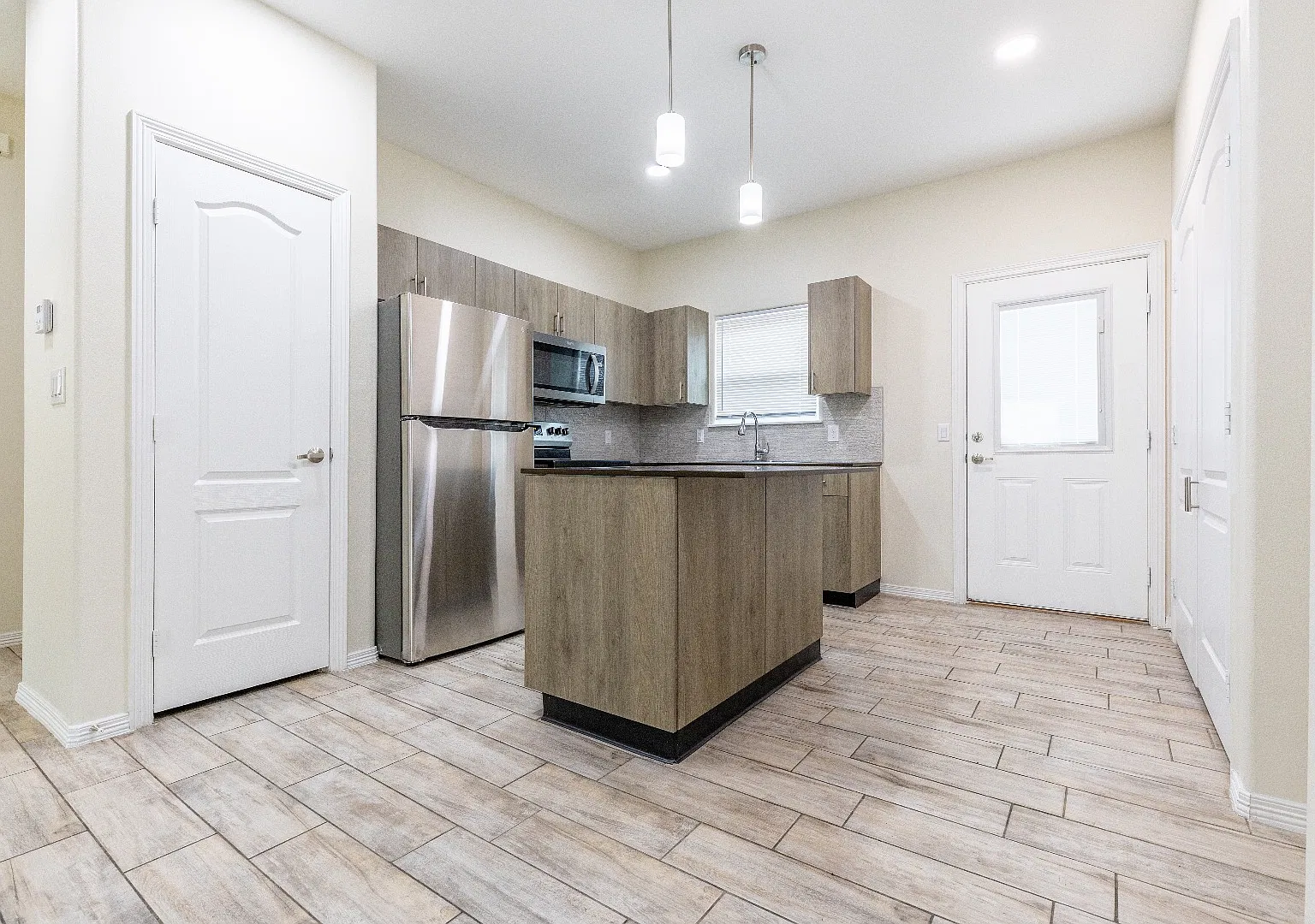 1705 W. Powell St. - 3 — Photo 3