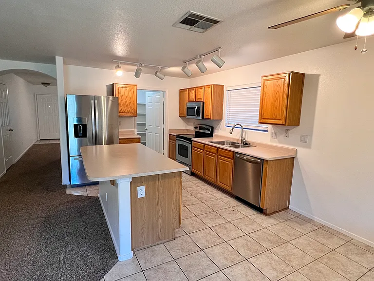3041 W Horsham Dr — Photo 6