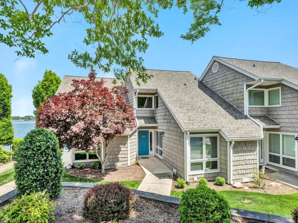 1220 Nature Ln, Union Hall, VA 24176