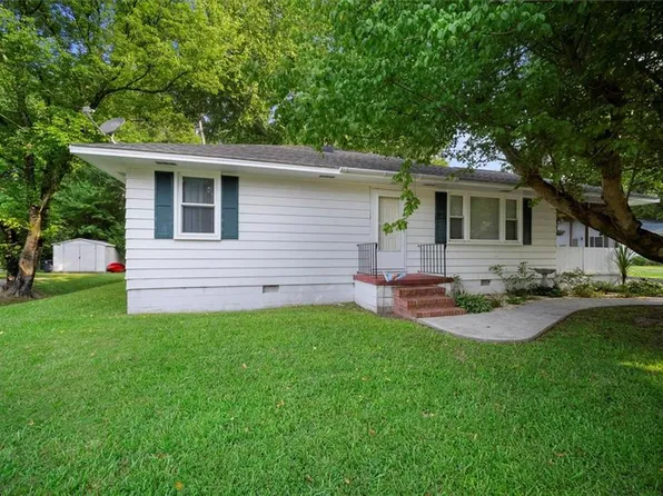 26493 E Nottoway Dr, Courtland, VA 23837
