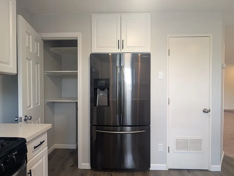 1514 N Elaine Way — Photo 5
