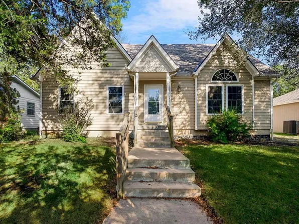 5 N Paola St, Paola, KS 66071