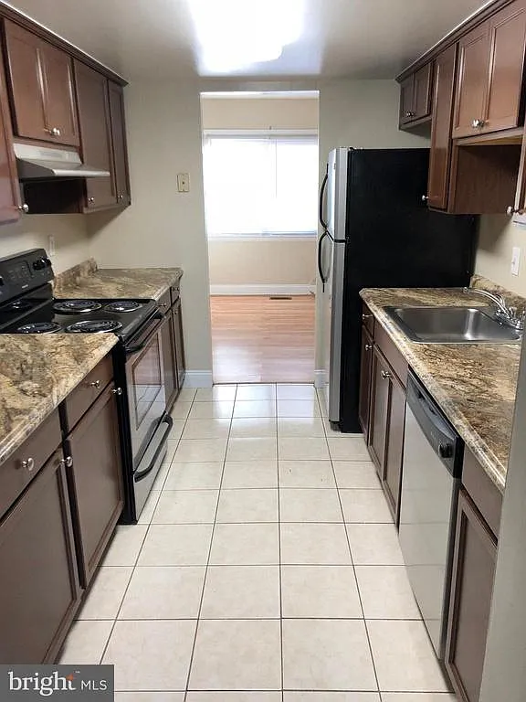 2795 Beechtree Ln — Photo 3