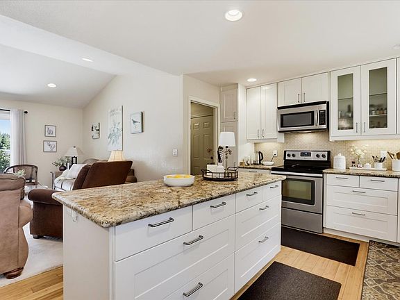 5th image of 16981 Scott Way