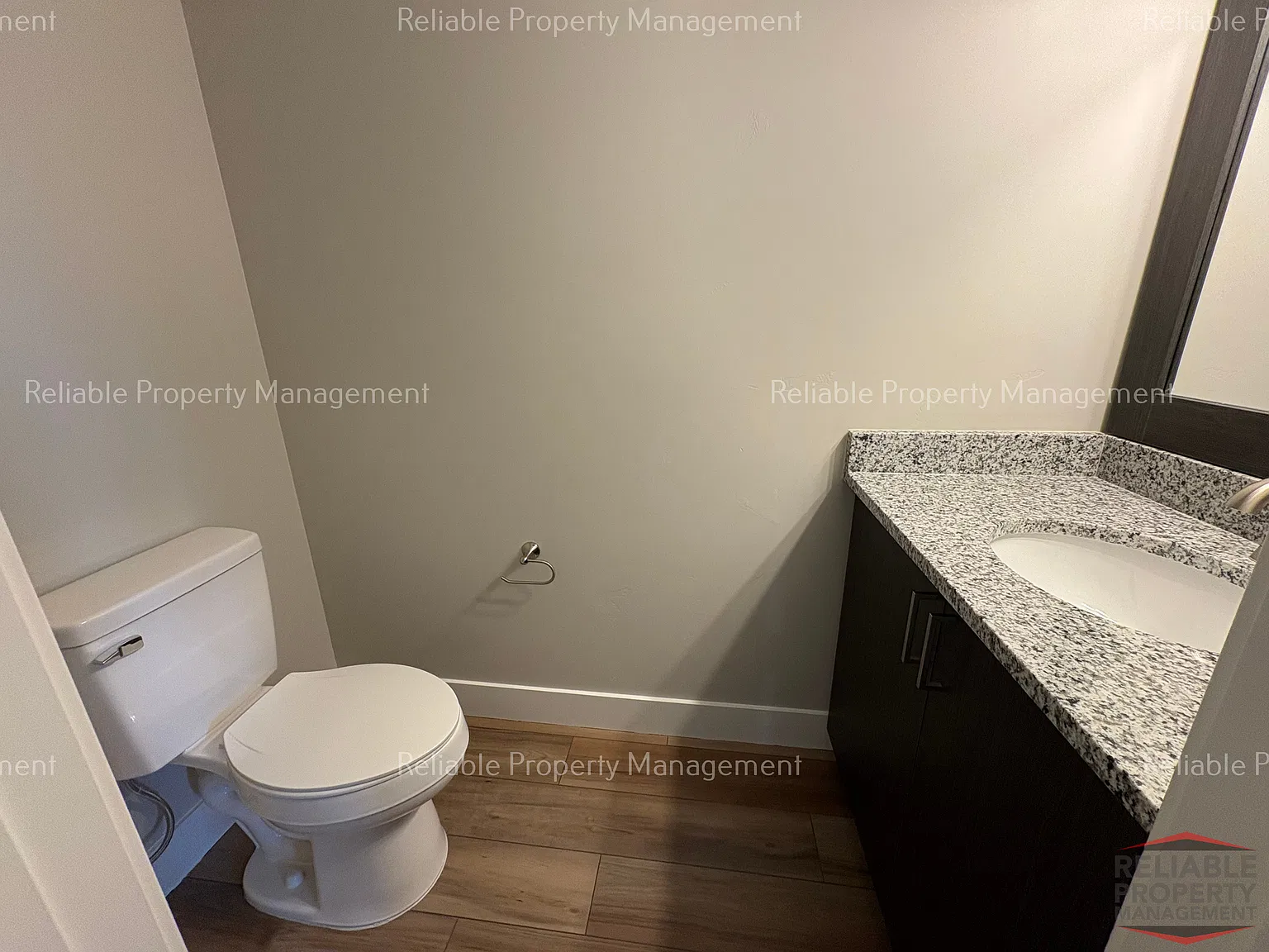 2 bed, 1.5 bath, 923 sqft, $1,295 — Photo 2