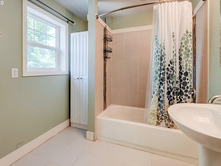 1225 NE 42nd Ave — Photo 17