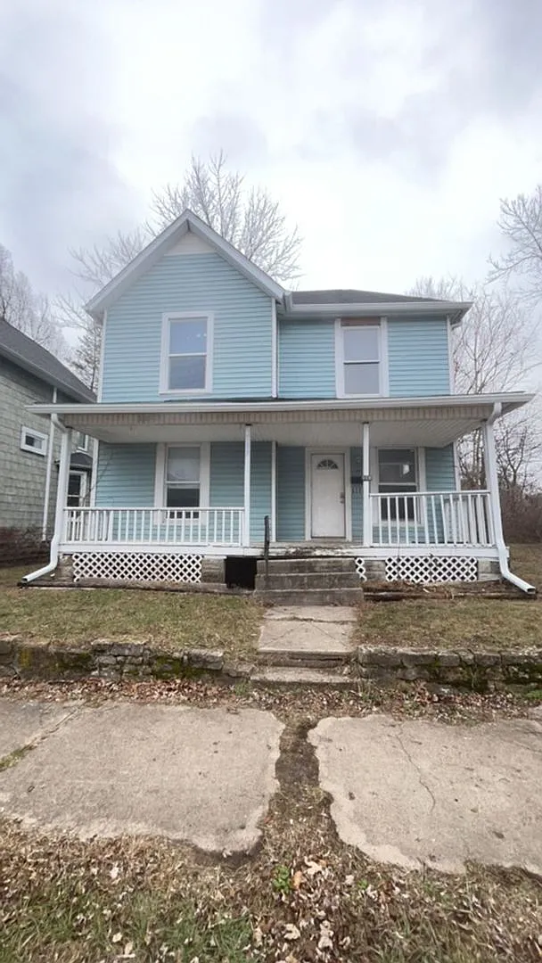 5 Bedroom 2 Bathroom Home! Large Front Porch! Nice backyard! — Photo 1
