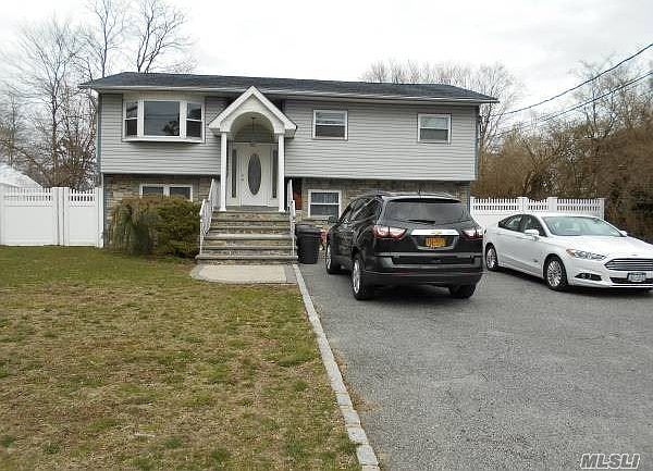 1st image of 1871 Julia Goldbach Ave