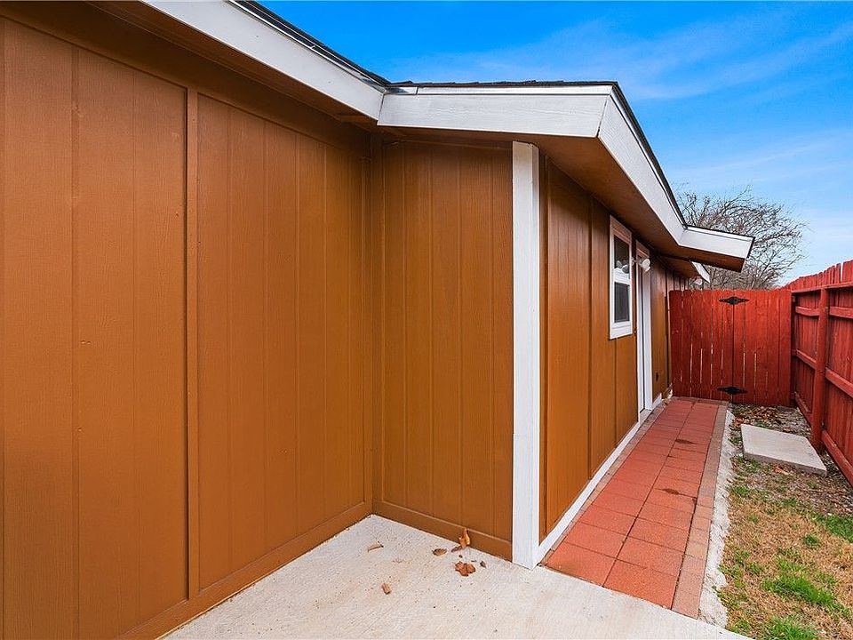 1st image of 4414 Diane Dr #D