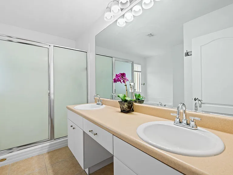 19389 SW 64th St — Photo 23