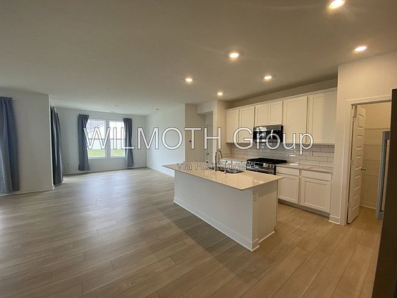 4th image of 5102 Astor Way