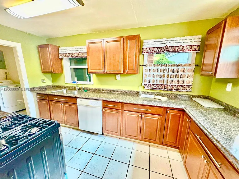5755 Winfield Blvd — Photo 7