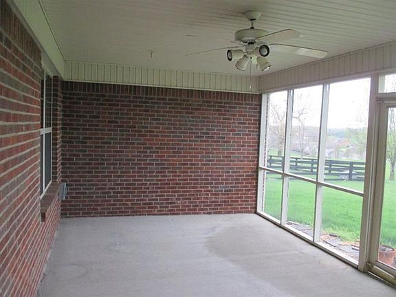 4th image of 325 General Smith Dr