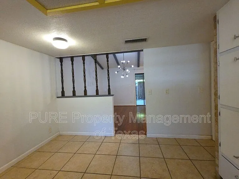 3000 Lakeside Dr — Photo 17