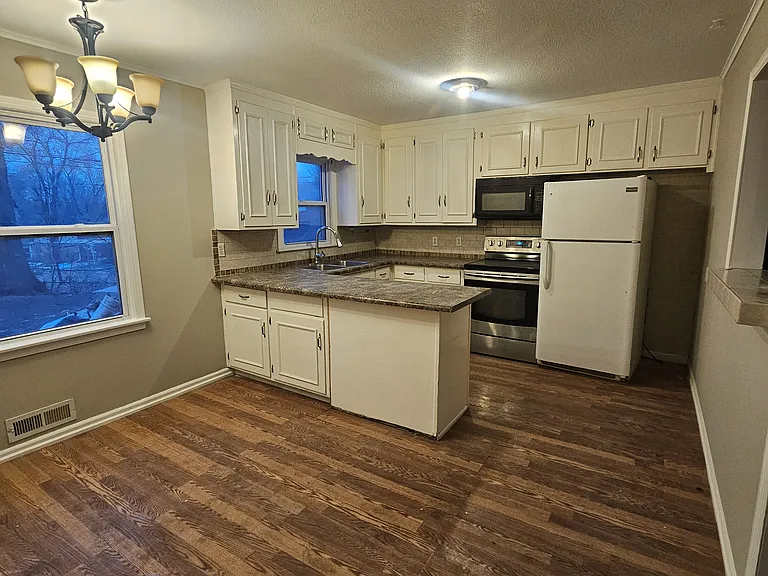 1512 SW Highway Ln — Photo 4